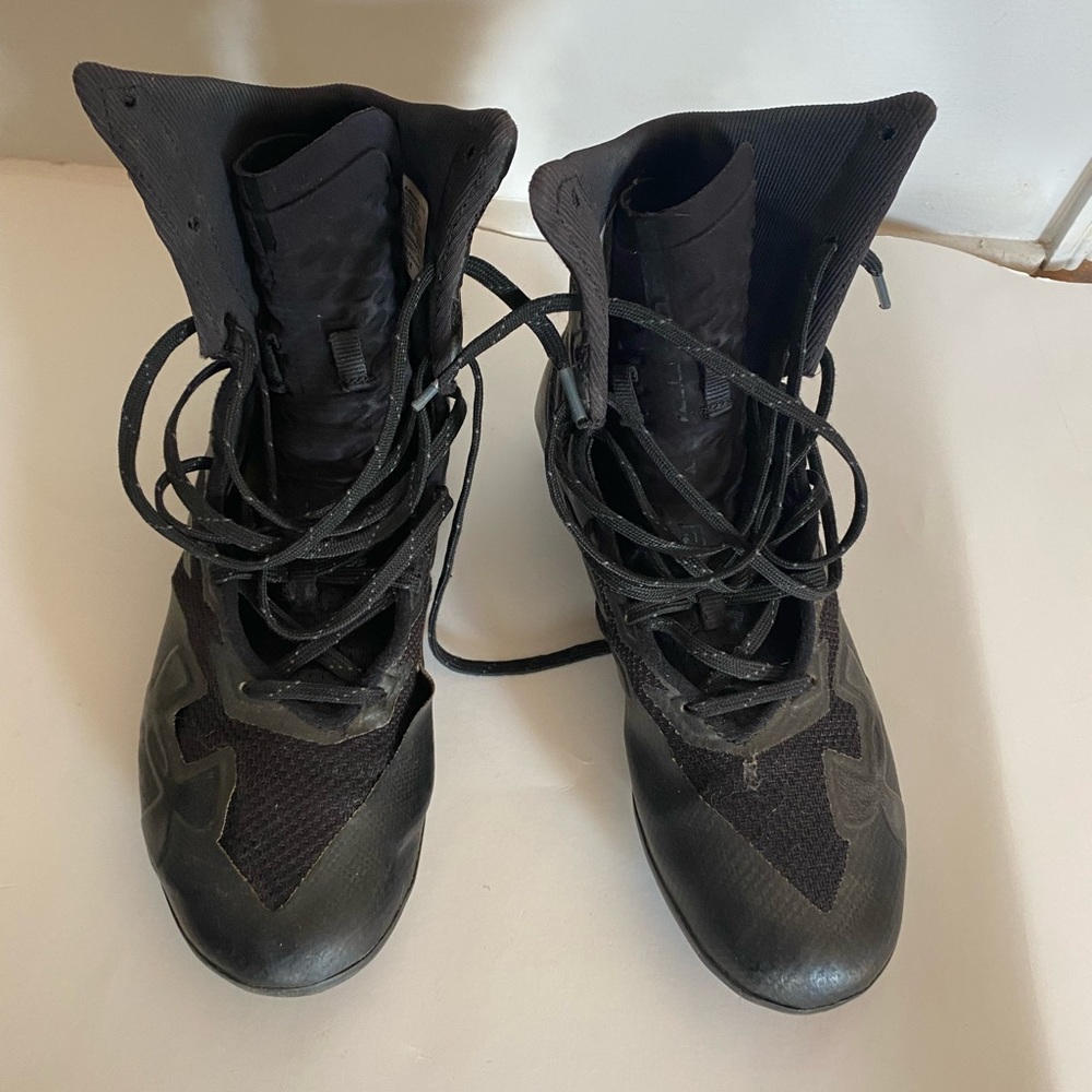 Boys Cleats. Men size 7 Under Armour